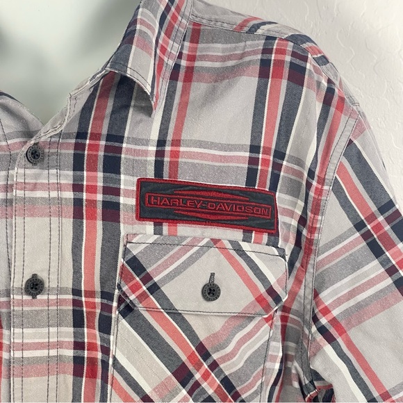 Harley Davidson Men's XL Gray & Red Plaid Short Sleeve Button Down, Embroidered - Picture 4 of 9